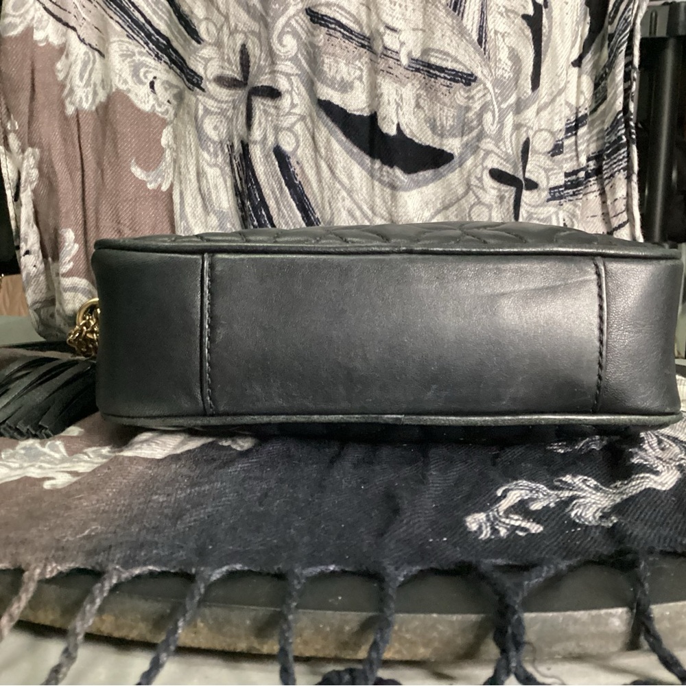 Michael Kors black quilted leather crossbody with chain strap and gold hardware - Picture 5 of 12